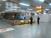 Uzavřené eskalátory v metru Můstek