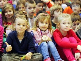 Z dt, ktetr dorazily do tlocviny sokolovsk Zkladn koly Kikova,...