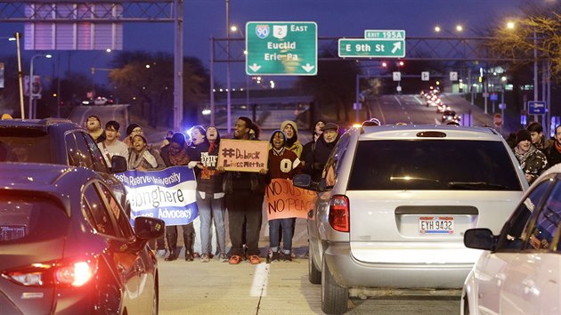Demonstrace v Clevelandu kvli zastelen ernoskho chlapce Tamira Rice. (27. listopad 2014)