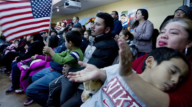 Imigranti v Marylandu naslouchaj Obamovu projevu o reform imigrace (21. listopadu 2014)