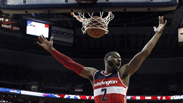 John Wall z Washingtonu js nad spnm zakonenm v duelu s Clevelandem.