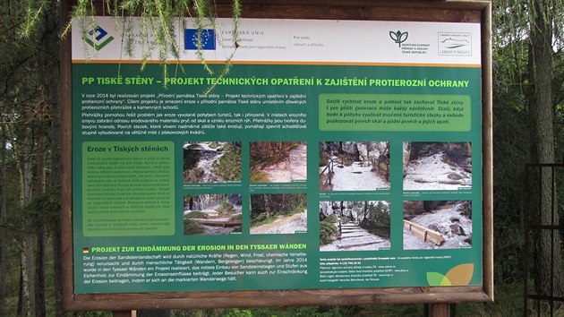 Turist si mohou informace o projektu pest na dvou velkoplonch tabulch u pokladen.