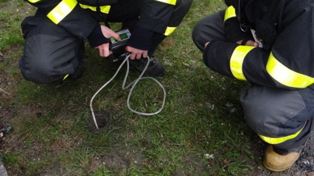 Frýdecko-místečtí hasiči od čtvrtka v okolí celnice pravidelně monitorují výskyt metanu.