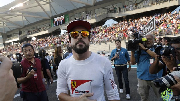 SOUSTEDN. Fernando Alonso ped Velkou cenou Ab Zab.