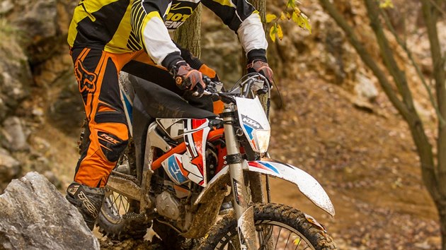 KTM Freeride E - Nejvce si uijete pomalej technickou jzdu ternem.