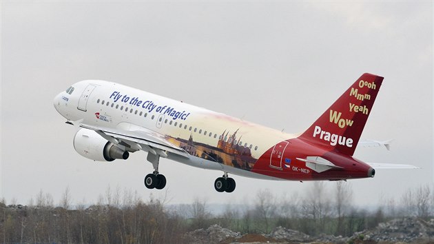 Prask informan sluba a esk aerolinie pedstavily 21. listopdu v Praze nov polep s logem a motivem Prahy pro Airbus A319.
