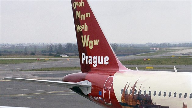 Prask informan sluba a esk aerolinie pedstavily 21. listopdu v Praze nov polep s logem a motivem Prahy pro Airbus A319.