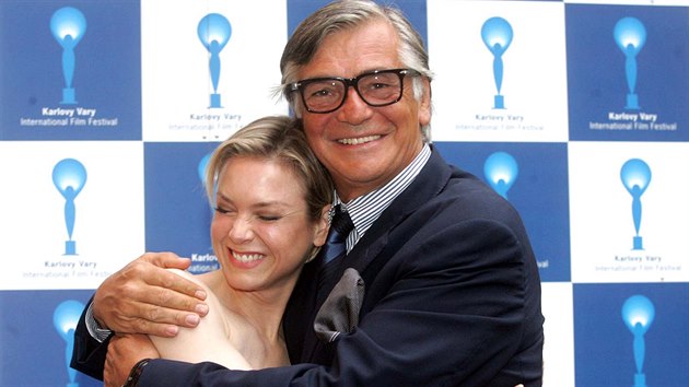 Prezident karlovarskho filmovho festivalu Ji Bartoka s americkou herekou Rene Zellwegerovou. (30. ervna 2007)
