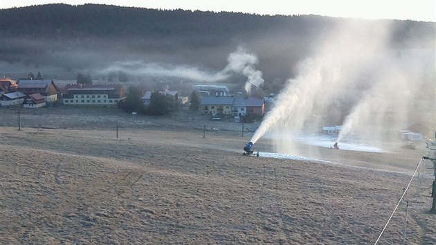 V lyaskm arelu na Kvild zaali v noci z ptka na sobotu zasnovat sjezdovku (22. listopadu 2014).