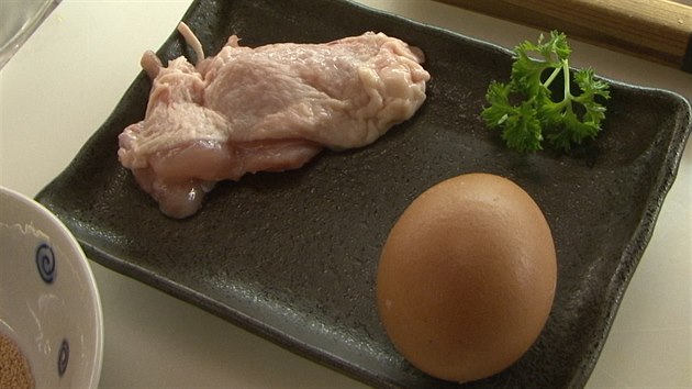 Vajko a kousek kuete, pekvapiv jedny ze zkladnch ingredienc japonskho pudinku.