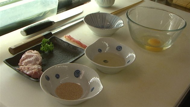 Kompletn ingredience potebn na ppravu japonskho vajenho pudinku. 