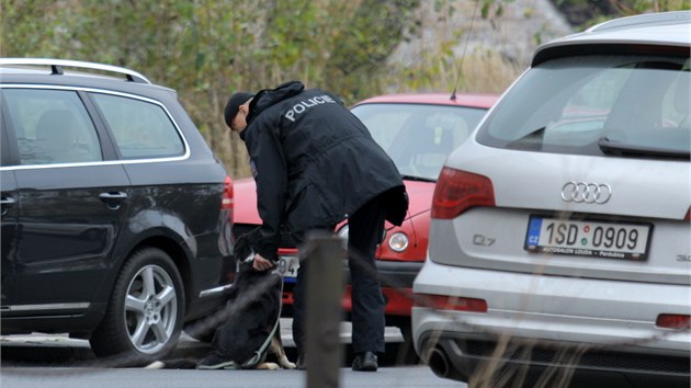 Kvli podezel blikajc krabice musela policie uzavt st Konvovy ulice na praskm ikov (22. listopadu 2014)