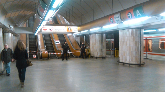 Výstup na Jungmannovo nám�stí z�stává uzav�en.