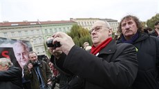Jan Kavan na setkání příznivců Miloše Zemana na Klárově.