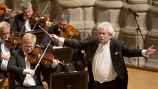 Vystoupení �eských filharmonik� ve Spojených státech amerických �ídil dirigent...