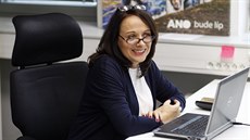 Nová praská primátorka Adriana Krnáová pi on-line rozhovoru se tenái...