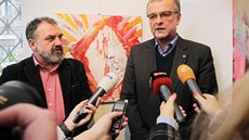 Miroslav Kalousek v Plzni koupil obraz výtvarníka Karla vugera (na snímku...