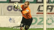 MÁM. Jablonecký gólman Vlastimil Hrubý zasahuje b�hem duelu v Ostrav�.