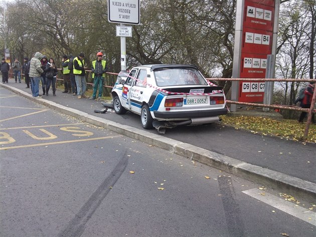 Legendární jezdec Betislav Enge havaroval pi Praském rallyesprintu