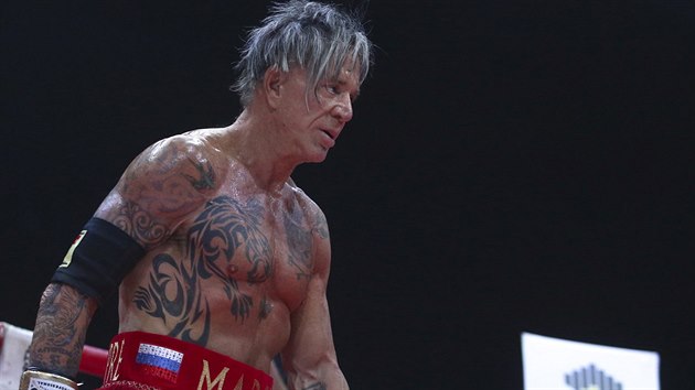 Mickey Rourke se opt postavil do ringu. Nvrat si vydal tvrd trnink.