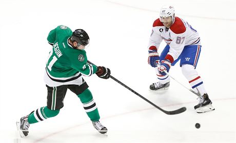 Tyler Seguin z Dallasu stílí branku v utkání proti Montrealu.