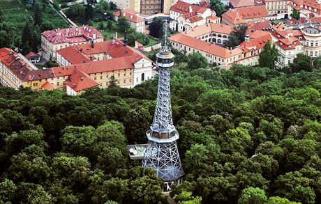 Na Petín zazní v den pohbu Václava Havla estné salvy.