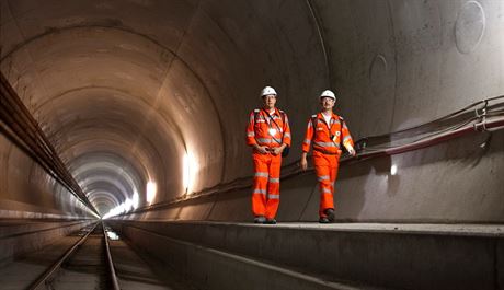 Gotthard (vcarsko). Nejdel tunel planety m 57 km a najdete ho pod...