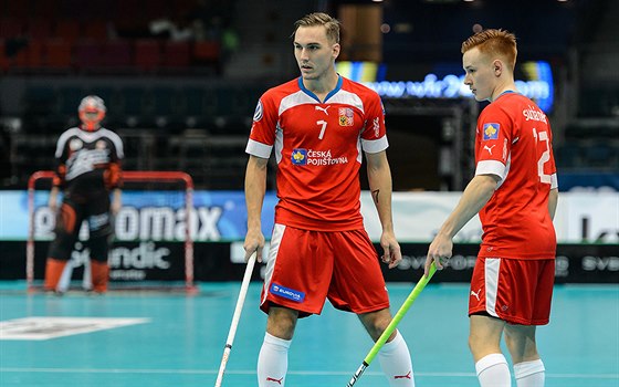 Čeští florbalisté Milan Tomašík (vlevo) a Patrik Suchánek.