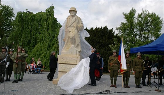 Odhalení sochy legionáe v centru Mladé Boleslavi