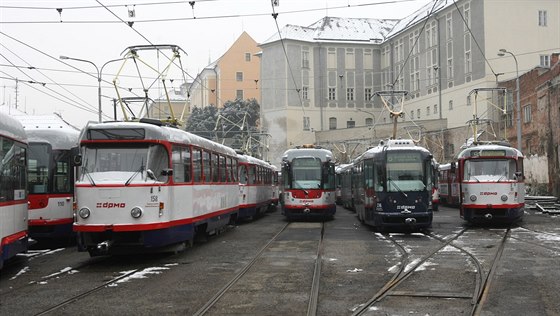 V Olomouci na zaátku prosince kvli kalamitní situaci zpsobené ledovkou od pondlního podveera do stedeního odpoledne nejezdily tramvaje.