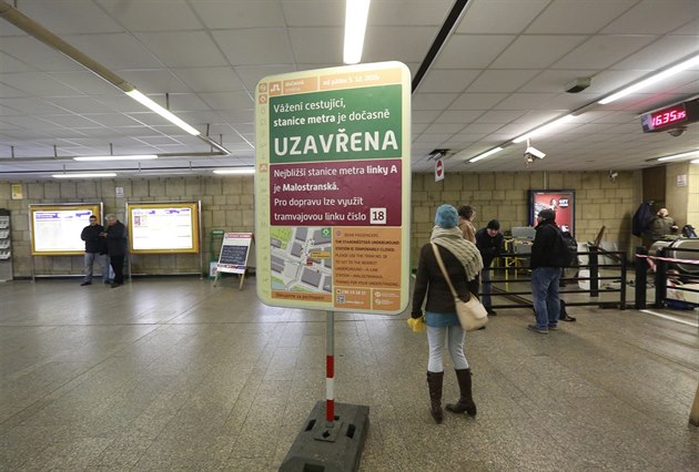 Uzavírka stanice metra Staroměstská (5. prosince 2014)