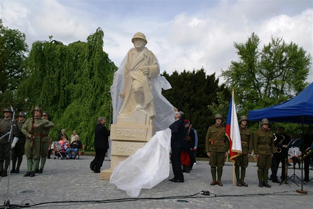 Odhalení sochy legioná�e v centru Mladé Boleslavi
