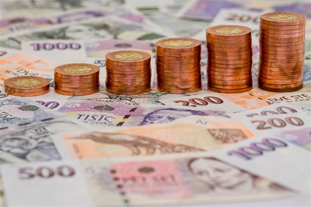Od ledna 2015 se zvý�í minimální m�sí�ní zálohy na zdravotní i sociální poji�t�ní, dohromady o 94 korun. Ilustra�ní snímek