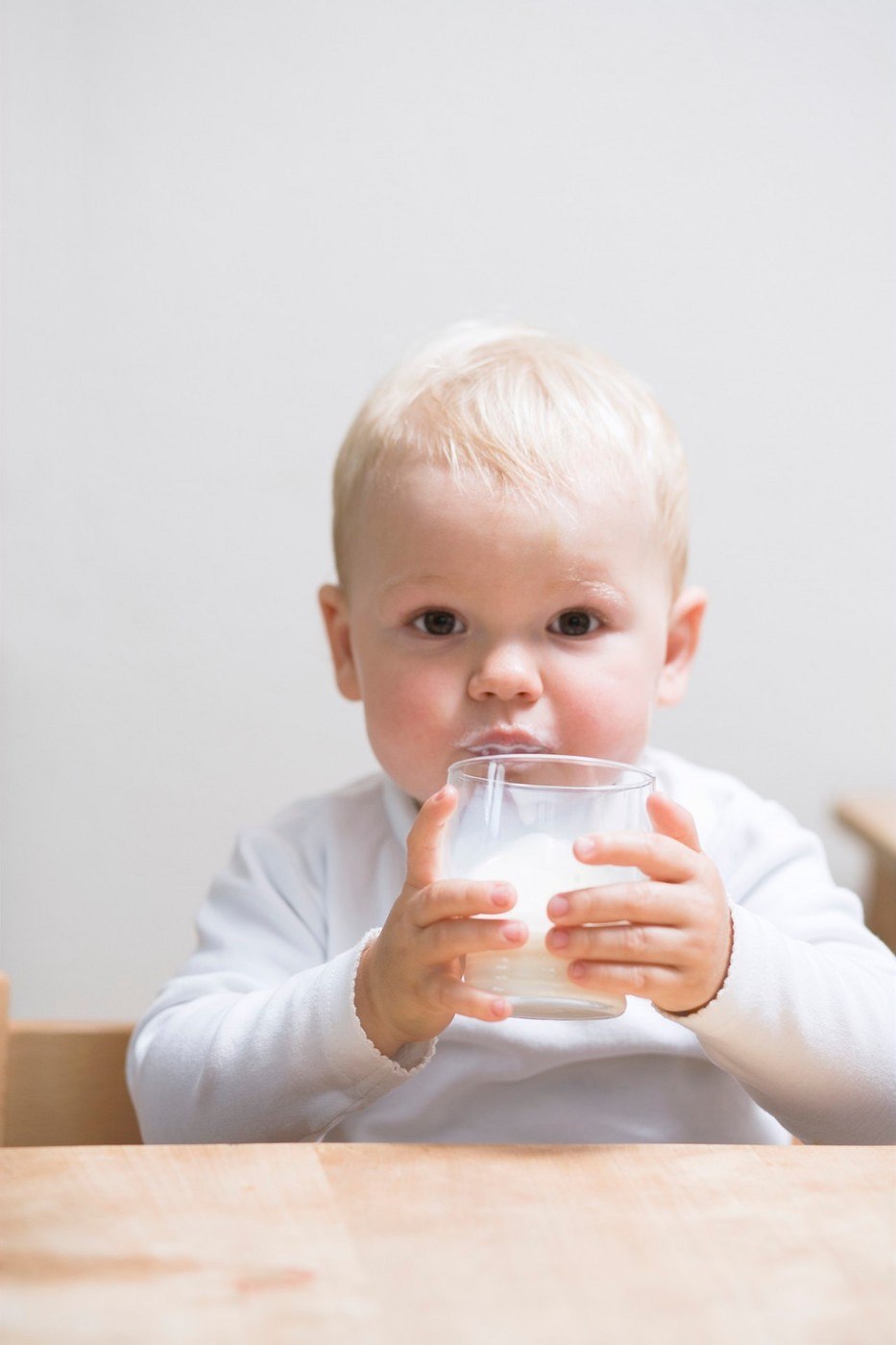 Mléko v jídelníčku batolat často chybí. Může to ovlivnit jejich zdraví -  iDNES.cz