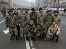 Písluníci batalionu Kyjev 12 pózují v ukrajinské metropoli po návratu z...