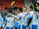 etí florbalisté oslavují gól proti Estonsku.