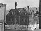 Odstel dom v ulici U esk besedy v sousedstv steck chemiky v roce 1981