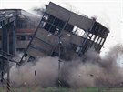Odstel budovy Palivovho kombintu v ڞn v roce 1998
