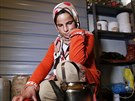 Syrská dívka vaí aj v uprchlickém táboe Zátarí v Jordánsku (7. prosince...