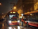 V Nuselské ulici zstal zablokován v kolon tramvají i autobus náhradní dopravy...