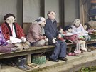 Posledním obyvatel�m Nagora d�lají p�i ve�erních zábavách spole�nost panenky.