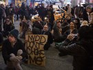Na protest proti osvobozujícímu verdiktu protestovaly v New Yorku tisíce lidí.