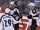 Nathan MacKinnon, Jarome Iginla a Gabriel Landeskog (zleva) se radují z gólu...