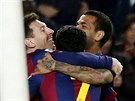 Lionel Messi, Pedro Rodriguez a Dani Alves z FC Barcelona slaví gól proti...
