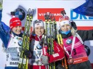 Norská biatlonistka Tiril Eckhoffová (uprosted) ovládla sprint na 7,5...