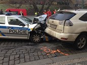 Nehoda policejního auta na Újezdě