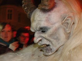 Krampusové jsou pekelné bytosti, kterým podle legendy hodný Mikulá penechal...