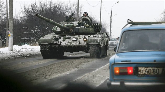 Prorut separatist v tanku na vchod Ukrajiny  (7. prosince 2014)