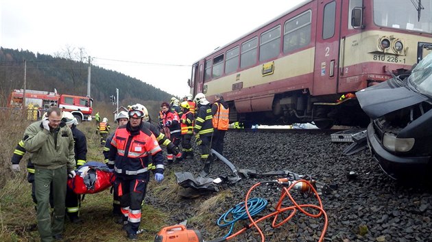 Na elezninm pejezdu v Teplice na Karlovarsku se srazil vlak s dodvkou.
