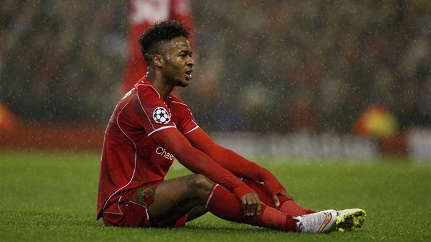 ZMAR. Raheem Sterling z Liverpoolu nev vlastnm om. Jeho tm neproel do vyazovac fze Ligy mistr.